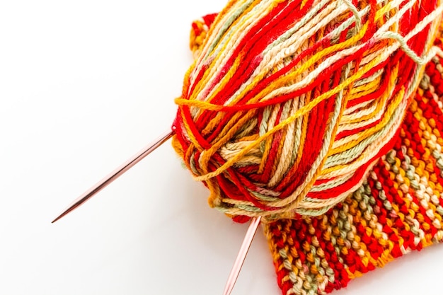 Artystyczne ujęcie igły i nici